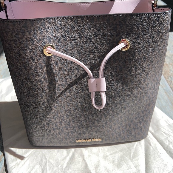 MICHAEL KORS SURI LARGE BUCKET TOTE SHOULDER CROSSBODY BAG - Picture 2 of 5